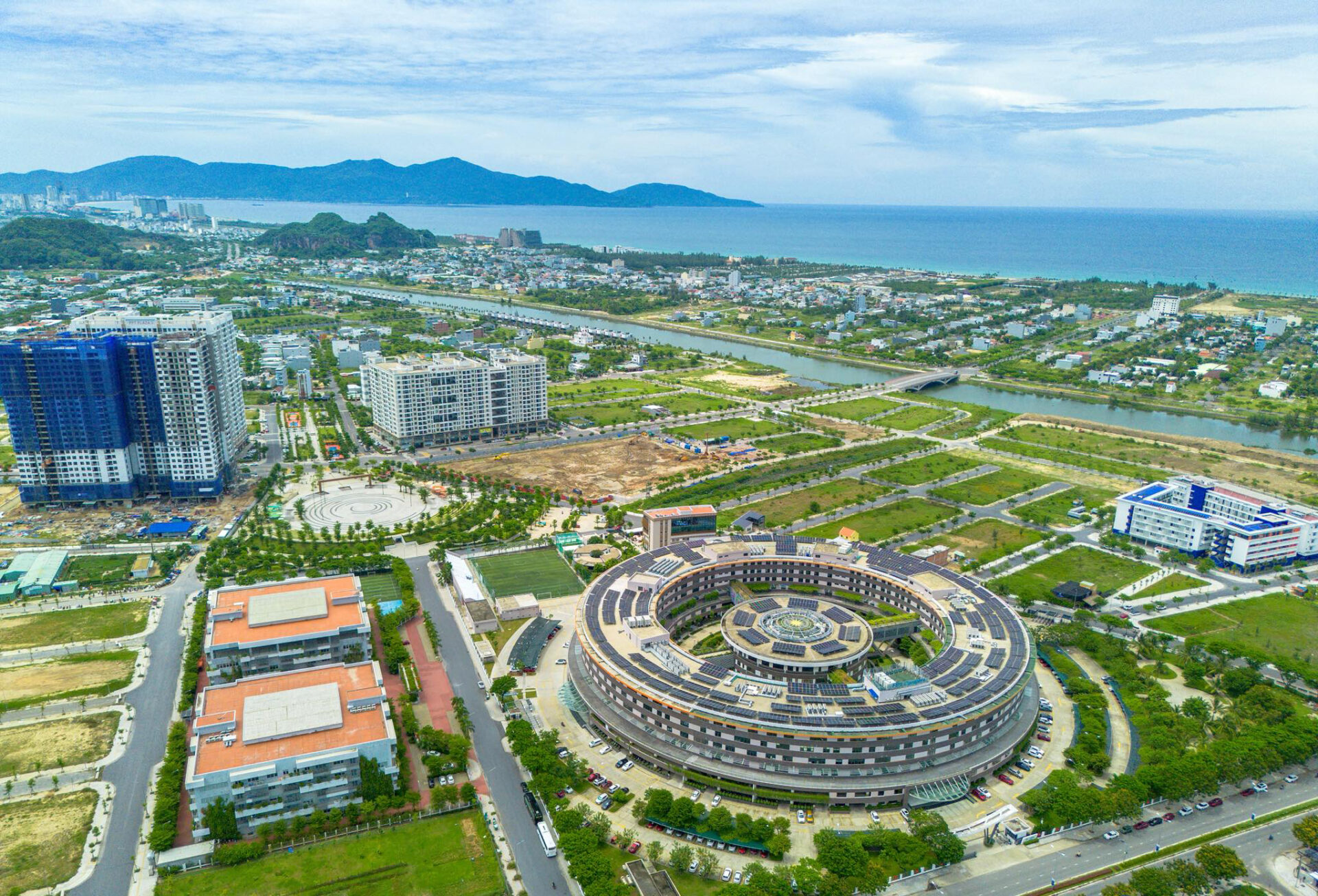 Chung Cư FPT Plaza 4 Đà Nẵng - Giá Mua Bán Căn Hộ Chung Cư FPT Plaza 4 Đà Nẵng. Tổ hợp Toà nhà FPT Plaza 4 với quy mô 20 tầng nổi và 3 tầng hầm