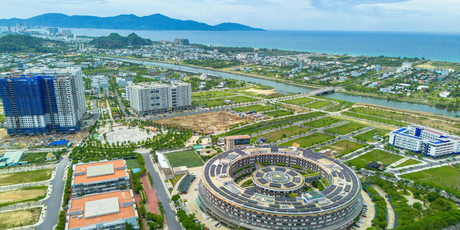 Chung Cư FPT Plaza 4 Đà Nẵng - Giá Mua Bán Căn Hộ Chung Cư FPT Plaza 4 Đà Nẵng. Tổ hợp Toà nhà FPT Plaza 4 với quy mô 20 tầng nổi và 3 tầng hầm